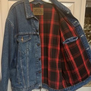 Vintage fully lined Levi trucker jacket